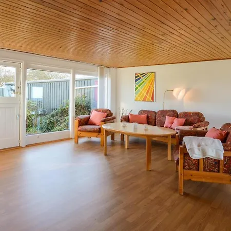 Nyaraló Three-bedroom Holiday In